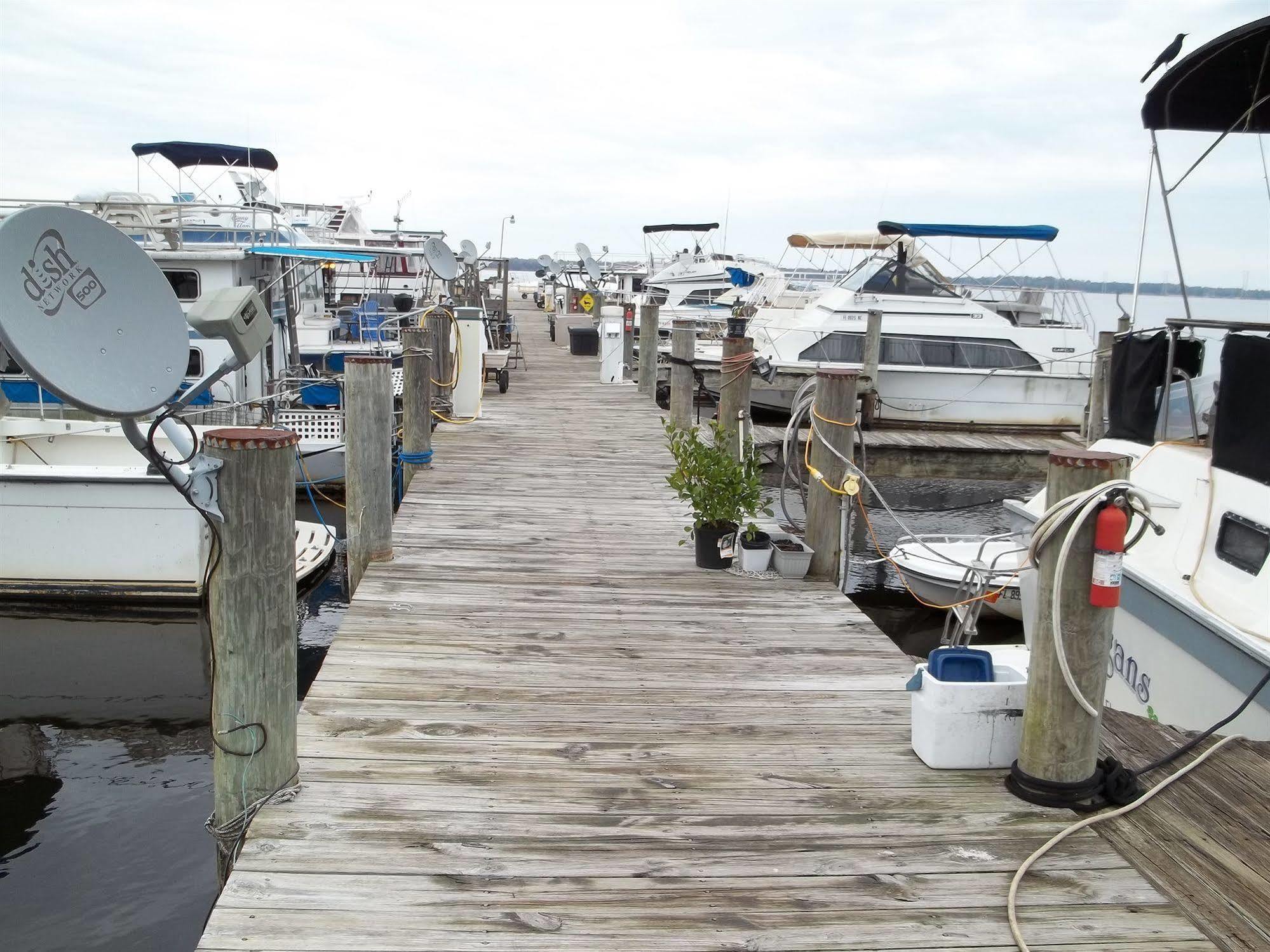 Crystal Cove Riverfront Resort Palatka Exterior foto